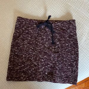 ✨3/$30 LOFT size Medium burgundy skirt, tweed texture, ribbon tie
